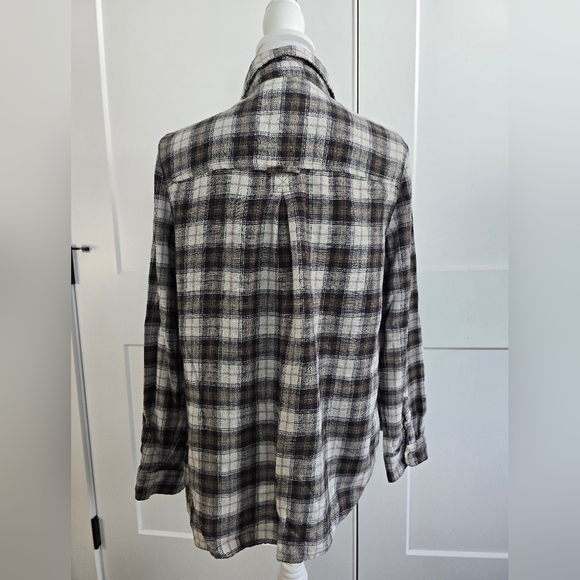 American Eagle Amazingly Sodt Plaid Button-Up Shirt - Picture 3 of 11